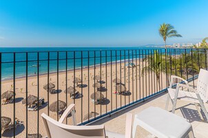 客房内保险箱、笔记本电脑工作区、遮光窗帘、熨斗/熨衣板