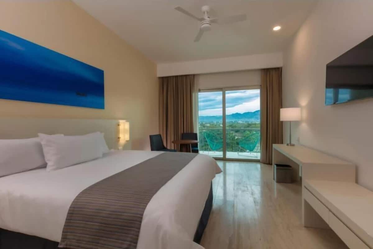 1 bedroom, in-room safe, laptop workspace, blackout drapes
