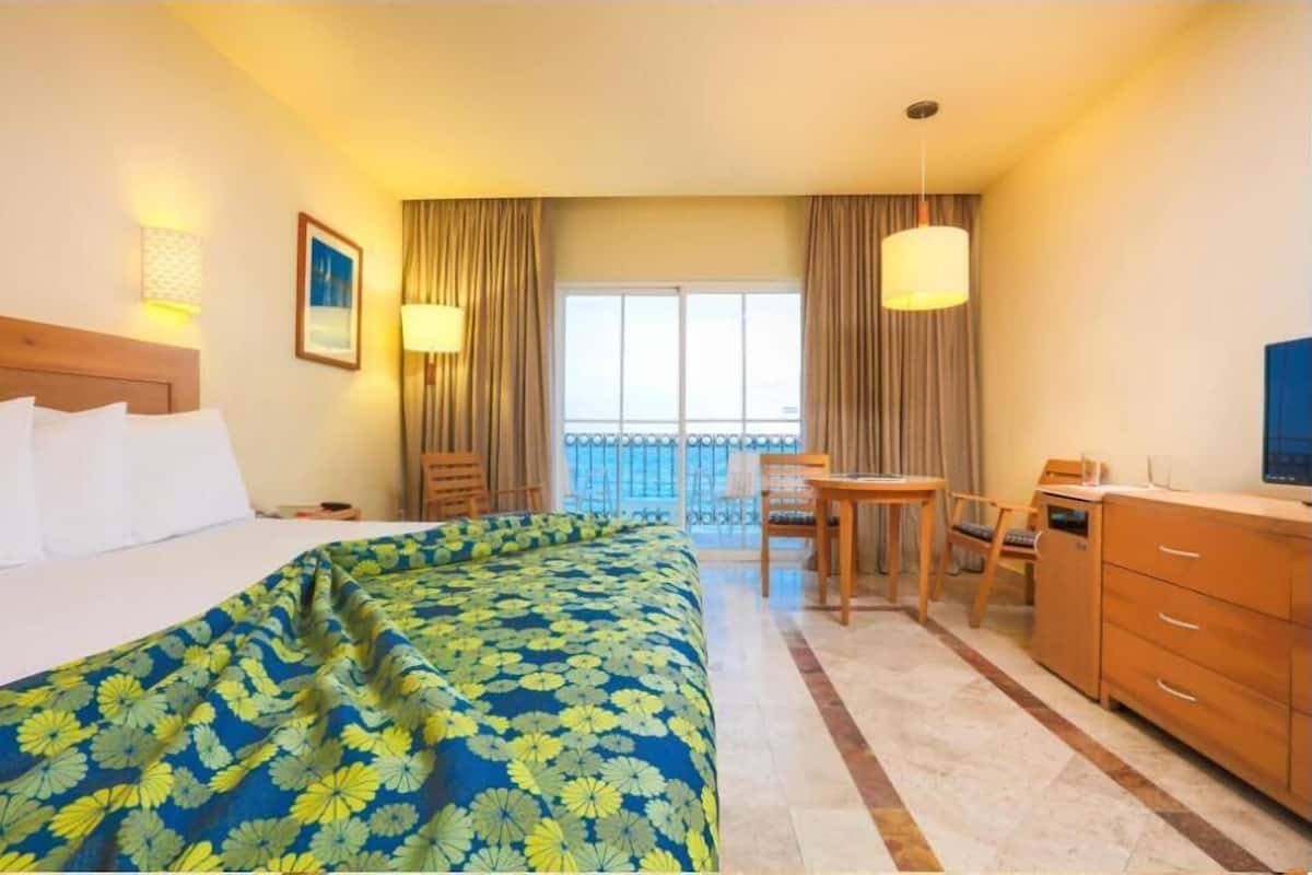 1 bedroom, in-room safe, laptop workspace, blackout drapes