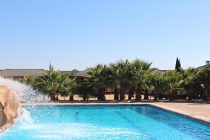 2 outdoor pools
