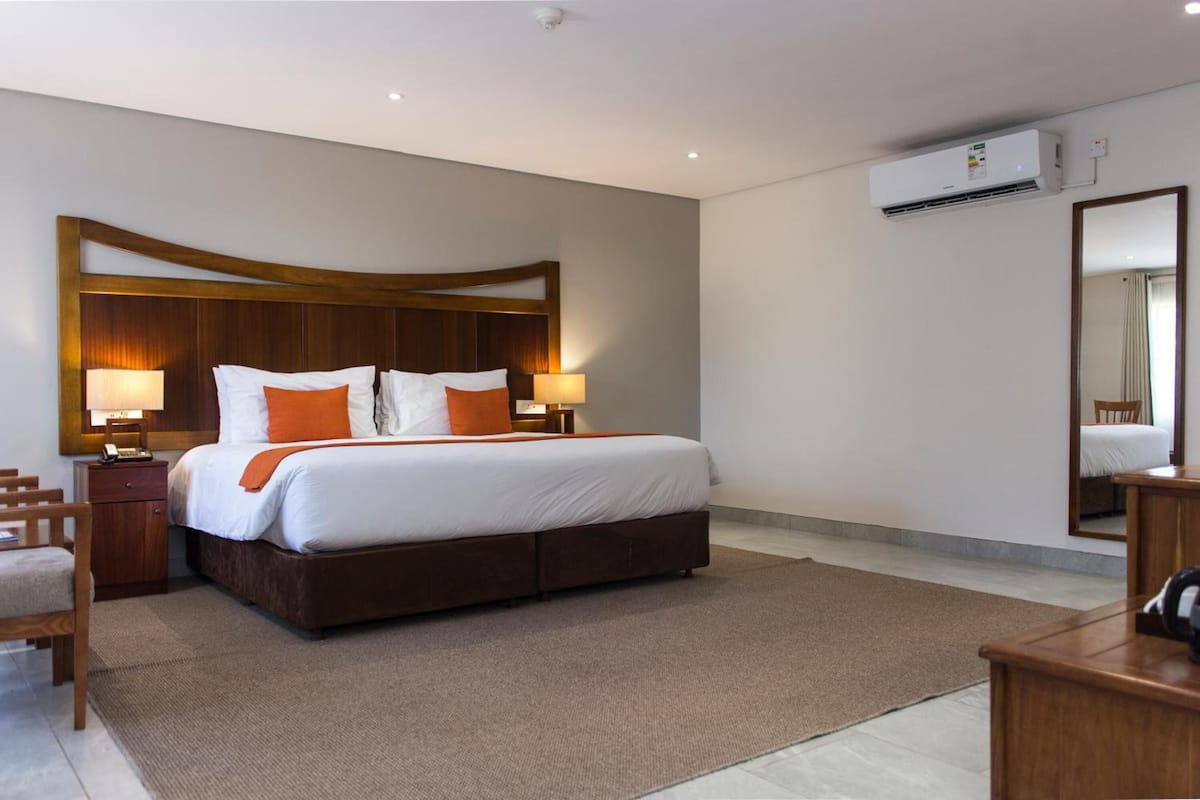 Standard Room, 1 Double Bed, Garden View (Standard Double Room) | Minibar, in-room safe, desk, laptop workspace