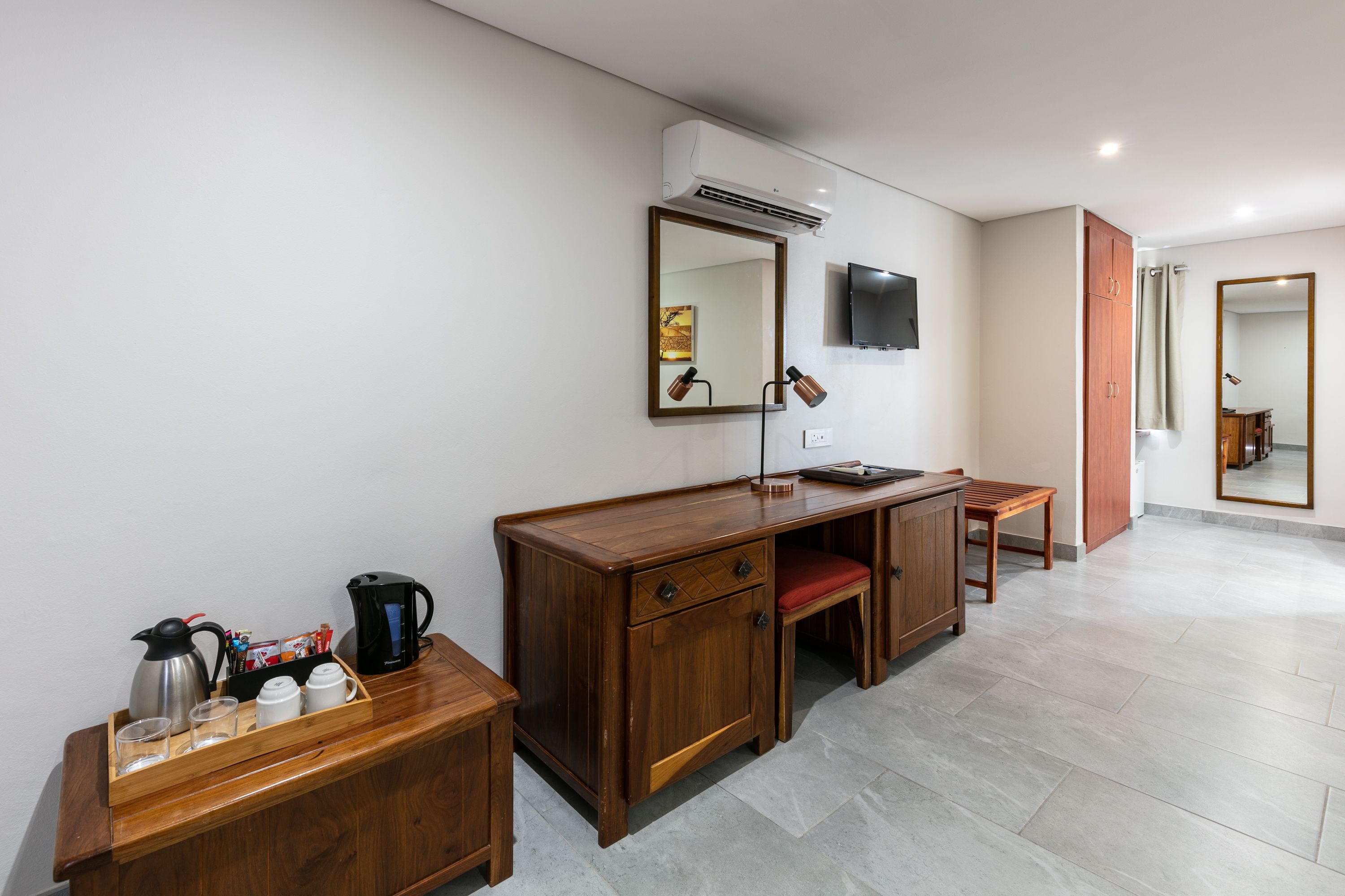 minibar, in-room safe, desk, laptop workspace