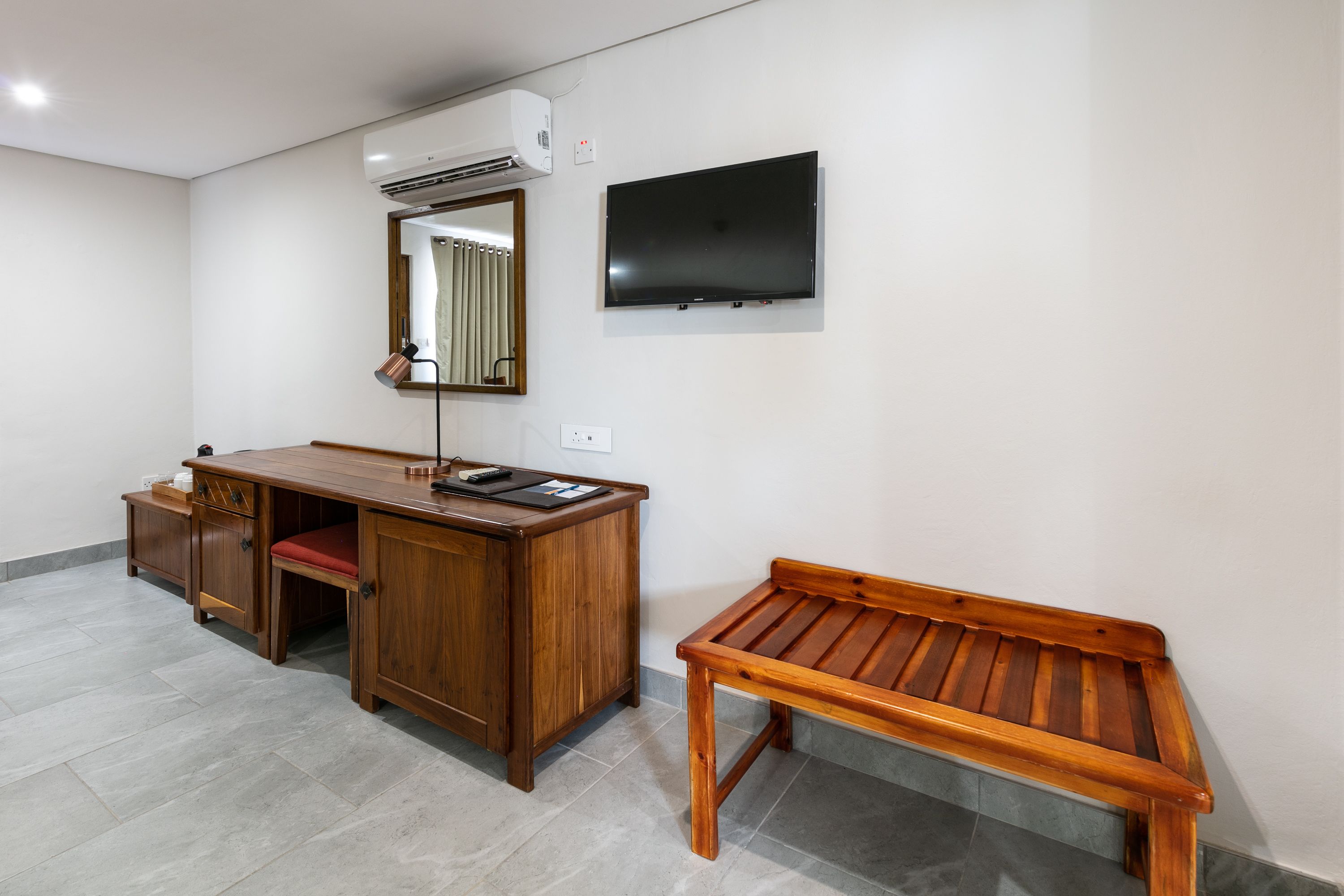 minibar, in-room safe, desk, laptop workspace