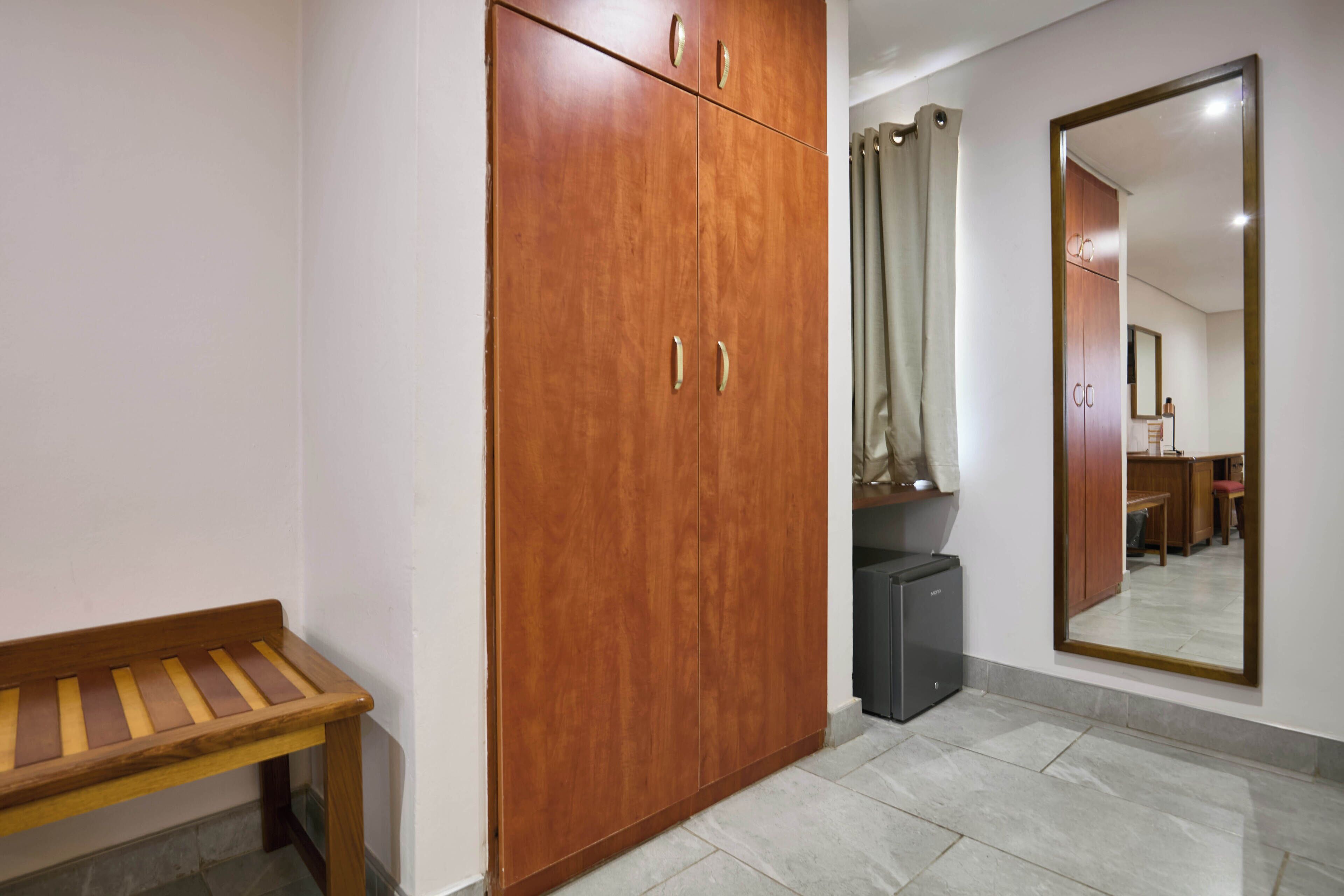 standard room, 1 double bed, garden view (standard double room) | minibar, in-room safe, desk, laptop workspace