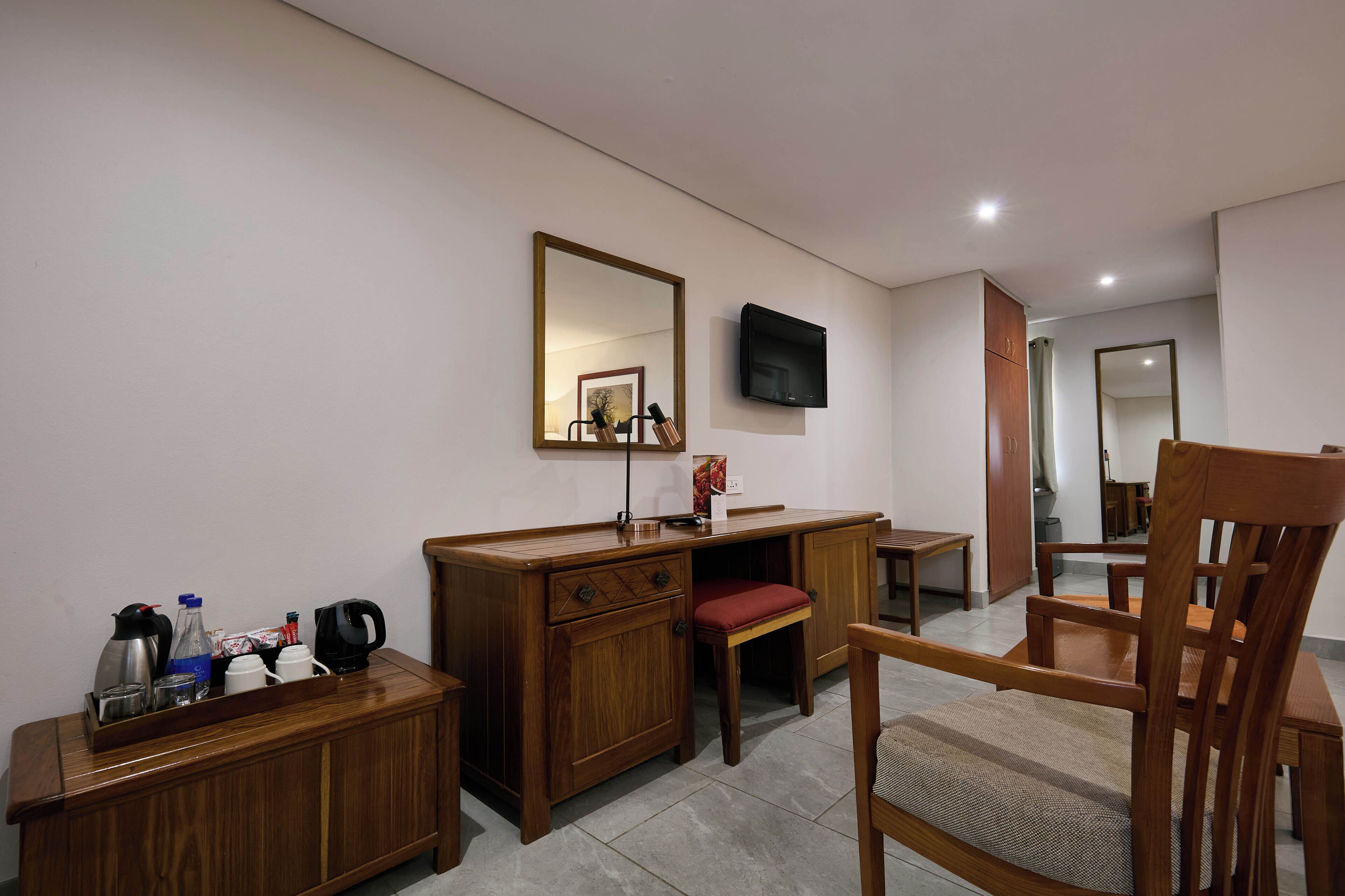 standard room, 1 double bed, garden view (standard double room) | minibar, in-room safe, desk, laptop workspace