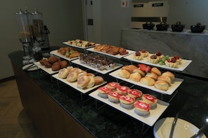 Daily English breakfast (BWP 210 per person)