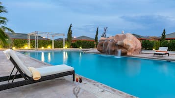 2 outdoor pools