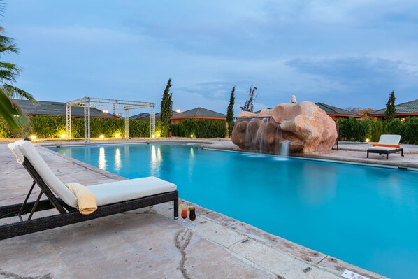 2 outdoor pools