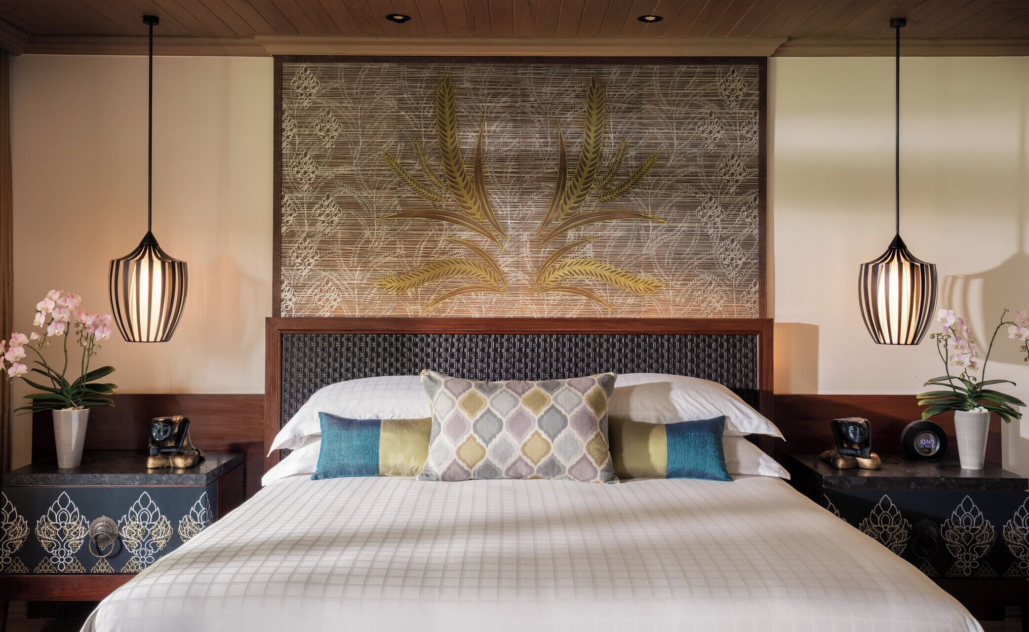 Premium bedding, down comforters, minibar, in-room safe