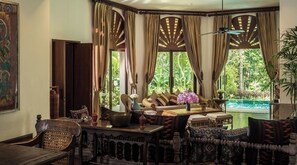 Premium bedding, down duvets, minibar, in-room safe - Four Seasons Resort Chiang Mai (Mae Rim)