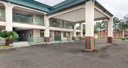 Rodeway Inn & Suites Highway 290 Northwest
