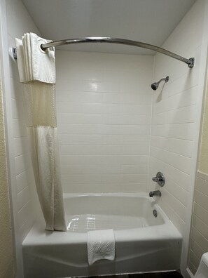 Combined shower/tub, free toiletries, hair dryer, towels - Rodeway Inn & Suites Highway 290 Northwest (Houston)