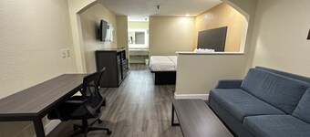 Rodeway Inn & Suites Highway 290 Northwest