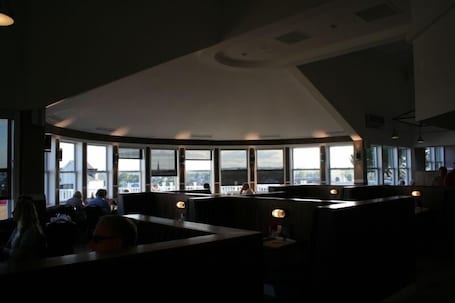 Se sirven almuerzos y cenas. Hotel North