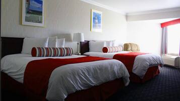 Desk, soundproofing, free WiFi, bed sheets