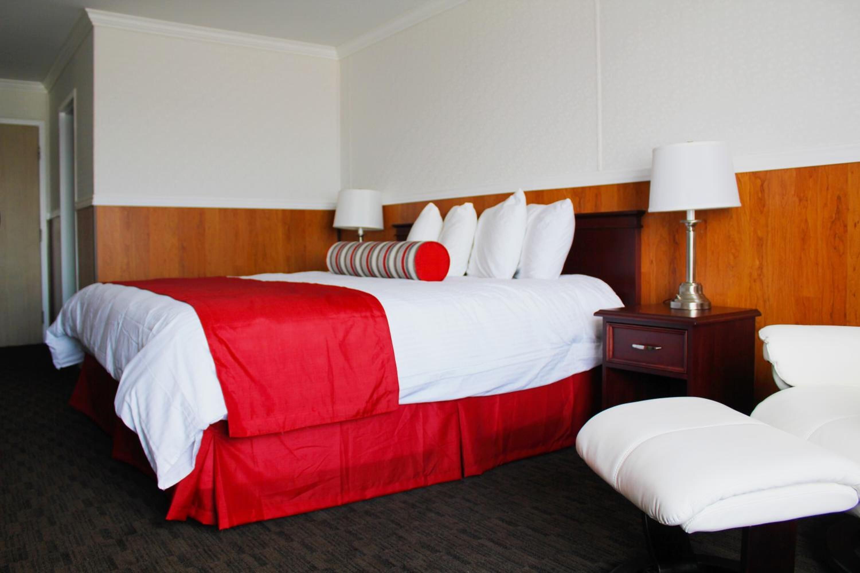 business room, 1 king bed | desk, soundproofing, free wifi, bed sheets