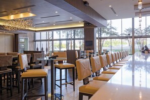 Café da manhã completo todos os dias mediante uma taxa