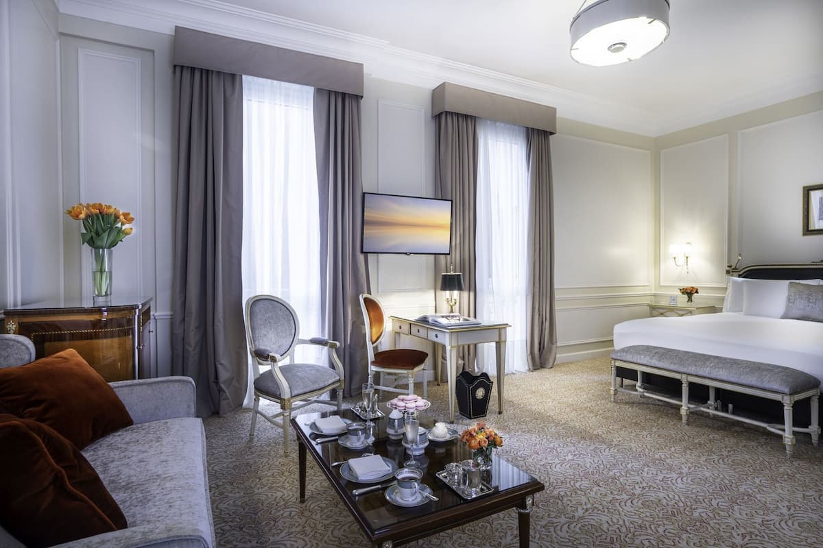 Egyptian cotton sheets, premium bedding, down duvets, pillow-top beds