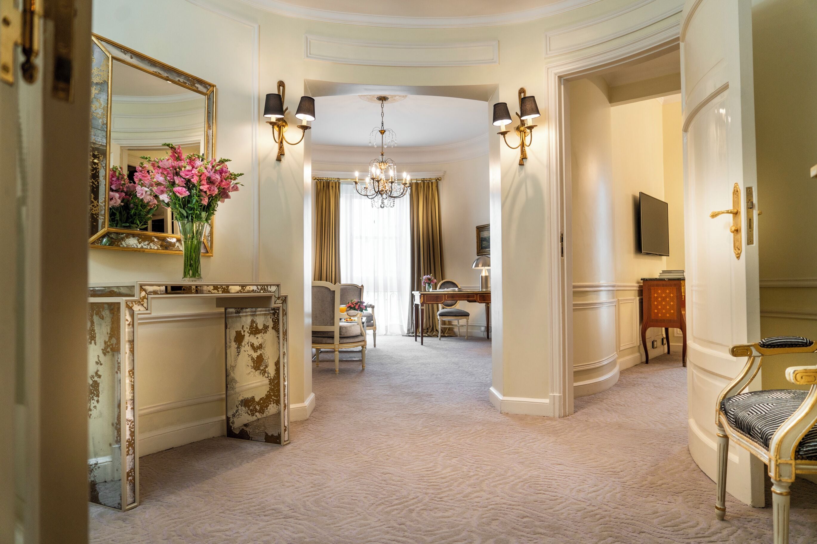 suite (governor) | living area | 42-inch lcd tv with cable channels, tv, dvd player