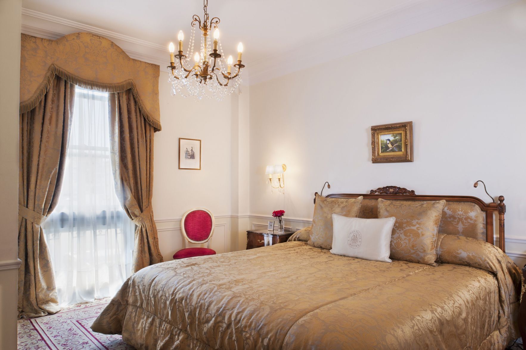 Egyptian cotton sheets, premium bedding, down duvets, pillow-top beds