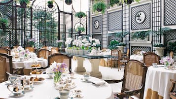 Morgenmadsbuffet hver dag (55 USD pr. person)