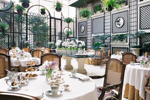 Daily buffet breakfast (USD 55 per person)