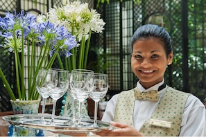 Daily buffet breakfast for a fee - Alvear Palace Hotel (Buenos Aires)
