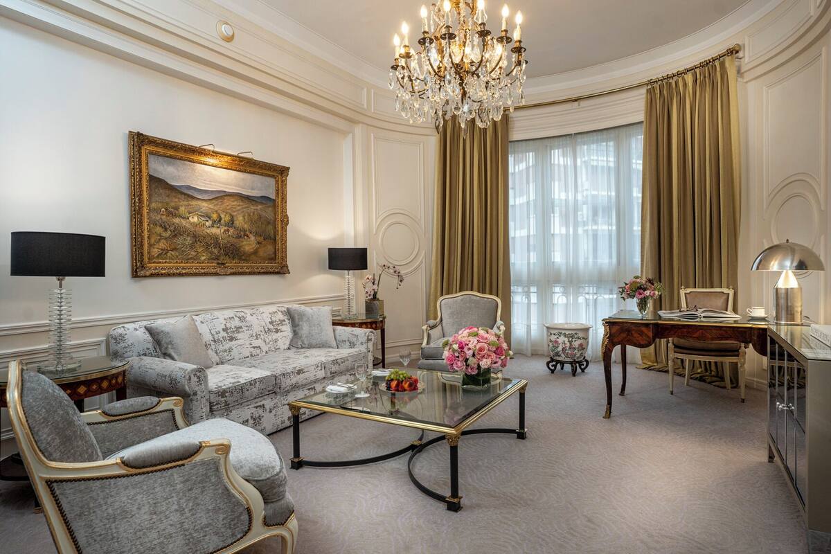 ห้องสวีท (Alvear) | บริเวณนั่งเล่น | ทีวีจอแอลซีดี 42 นิ้ว พร้อมช่องเคเบิล, ทีวี, เครื่องเล่นดีวีด  ี