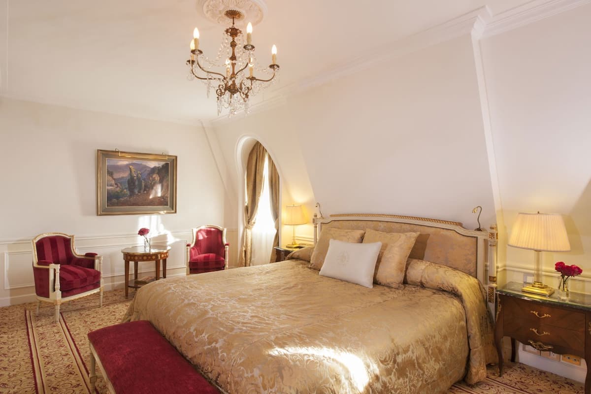 Egyptian cotton sheets, premium bedding, down duvets, pillow-top beds