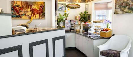 Lobby lounge
