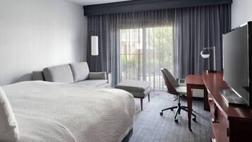 Escritorio y espacio para trabajar con laptop