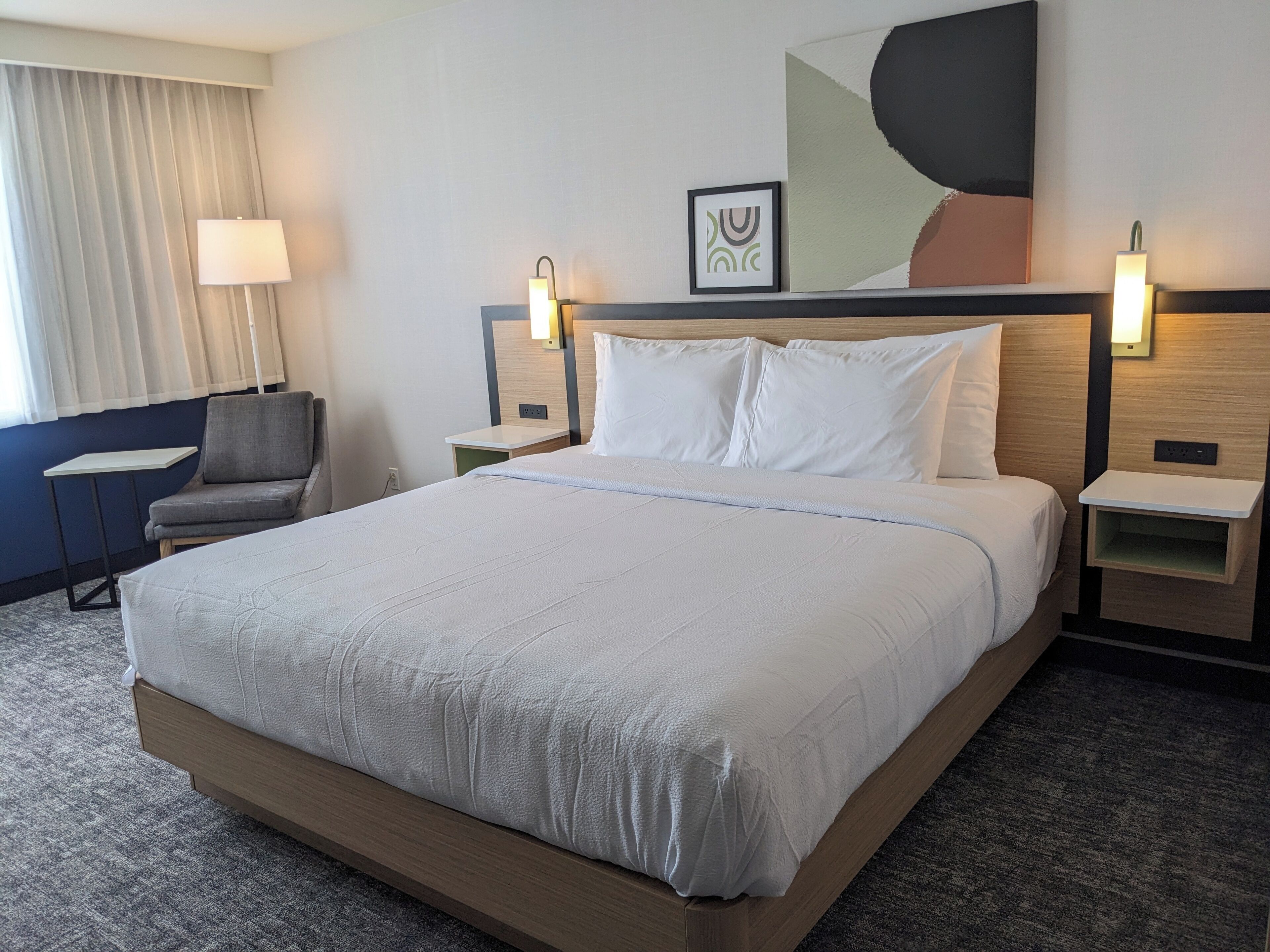 Kamer, 1 kingsize bed | Een bureau, een laptopwerkplek, verduisterende gordijnen