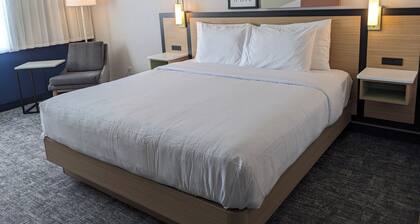 Spark by Hilton Montreal Brossard