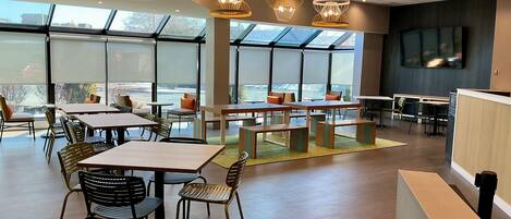 Free daily buffet breakfast