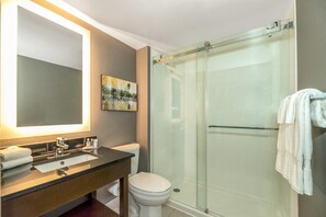 Svit - 1 kingsize-säng - icke-rökare | Sängtillbehör av högsta kvalitet, bäddmadrasser och skrivbord