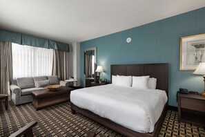 Standard | Living area - Inn at the Colonnade Baltimore - a DoubleTree by Hilton (Baltimore)