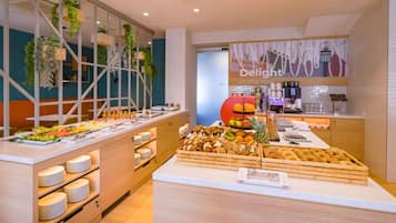 Bữa sáng buffet hàng ngày (15 EUR/mỗi người)