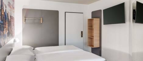 Double Room | Desk, blackout drapes, soundproofing, WiFi (free)