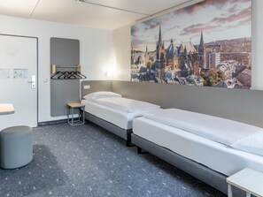 1 bedroom, desk, blackout curtains, soundproofing