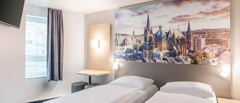 1 bedroom, desk, blackout drapes, soundproofing