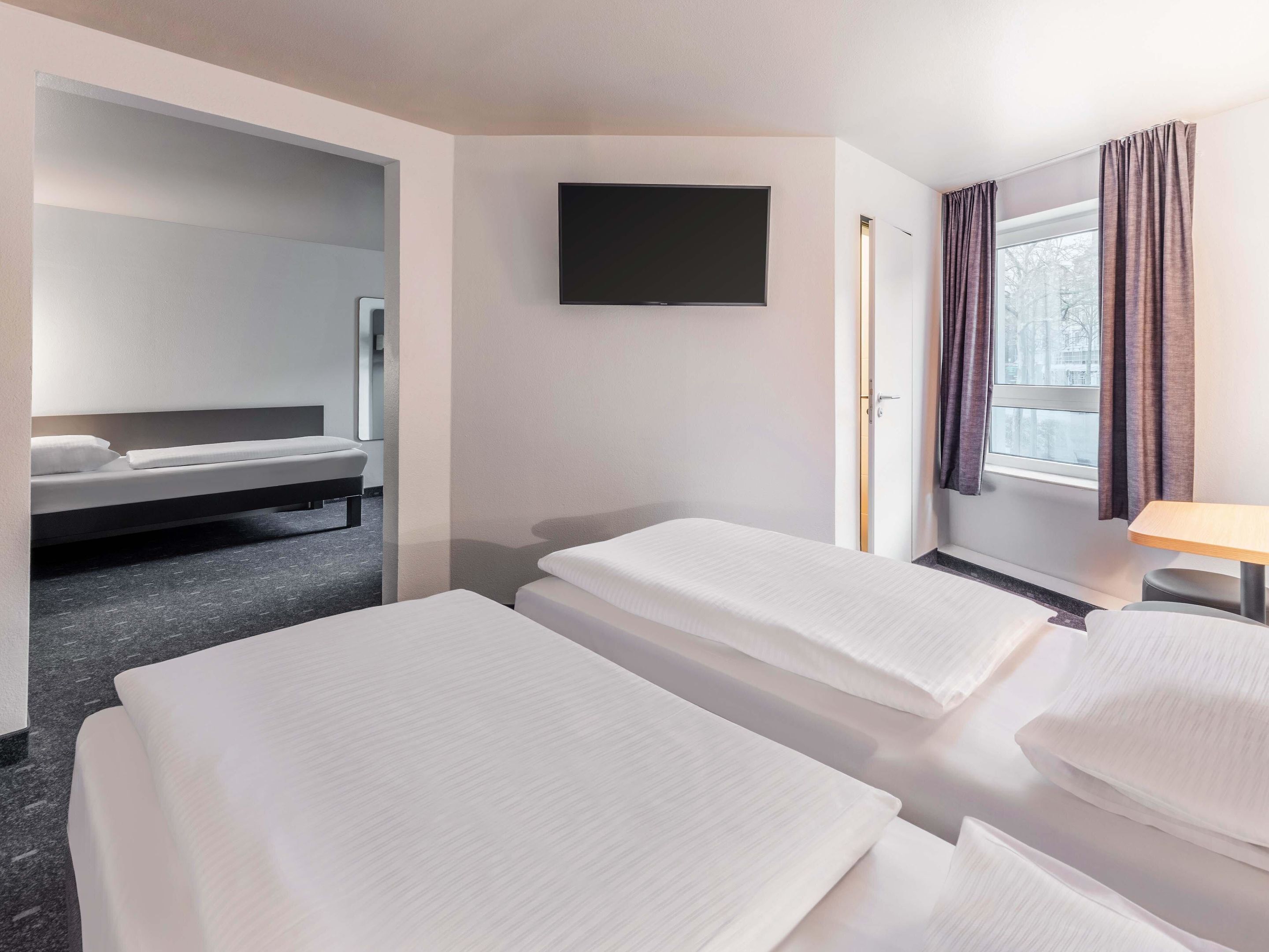 Triple Room | Desk, blackout drapes, soundproofing, WiFi (free)