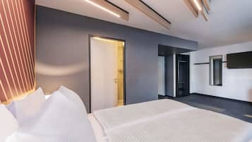 Premium Double Room | Desk, blackout drapes, soundproofing, free WiFi