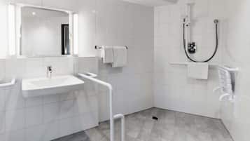 Dusche, Haartrockner, HandtĂŒcher, Seife