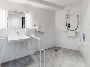 Sturta, hárblásari, handklæði, sápa