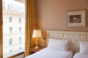 Chambre Supérieure avec lits jumeaux | Couette en duvet d'oie, minibar, coffres-forts dans les chambres