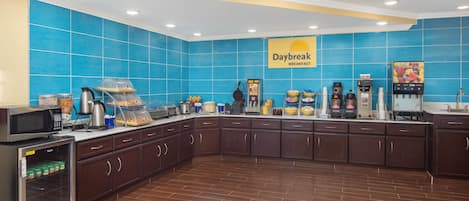 Café da manhã completo grátis todos os dias