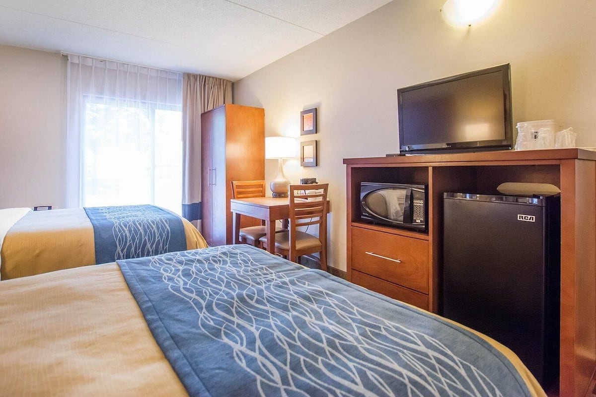 Cubrecamas, colchones con pillow-top, escritorio y cortinas blackout