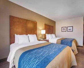 Down duvets, pillow-top beds, desk, blackout curtains - Comfort Inn (Bathurst)