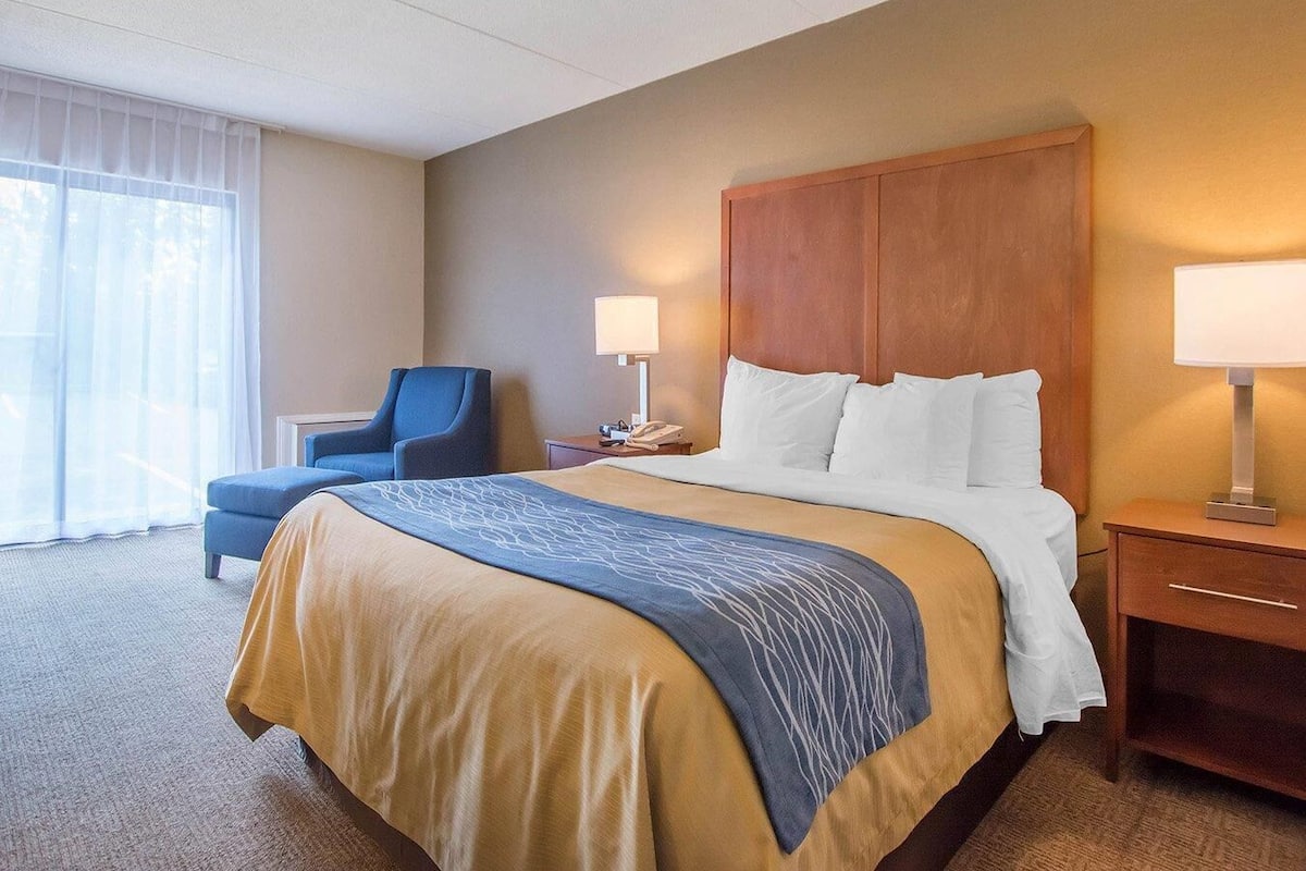 Down duvets, pillow-top beds, desk, blackout curtains