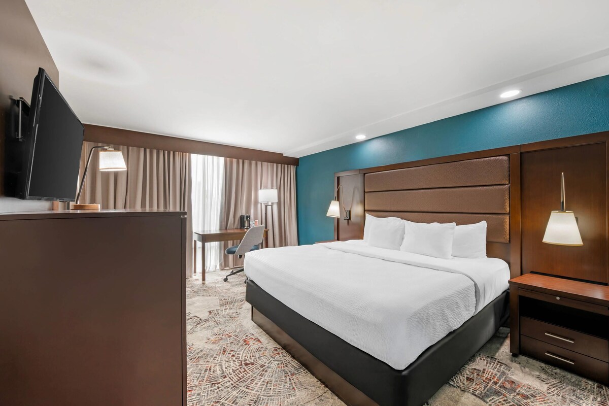 Habitación, 1 cama King size, con acceso para personas discapacitadas, para no fumadores | Camas con pillow-top, caja de seguridad en la habitación y escritorio 